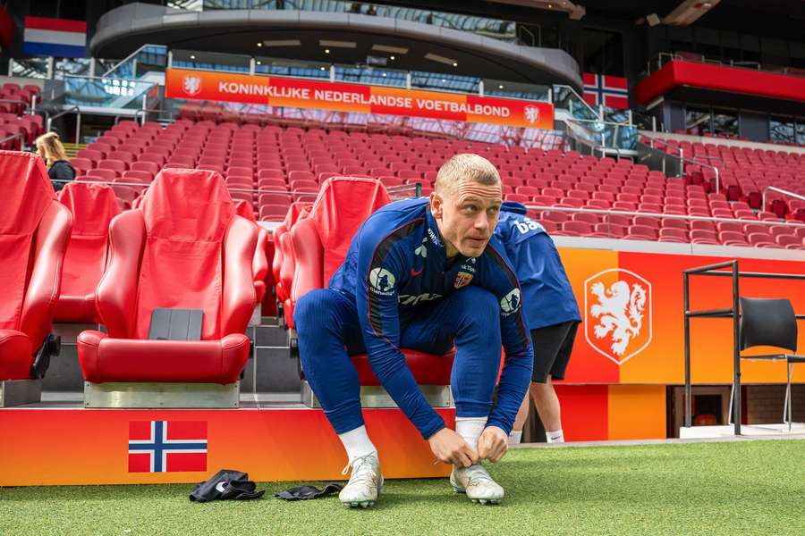 Julian Ryerson is not happy with hotel accommodations in Amseterdam Julian Ryerson is not happy with hotel accommodations in Amseterdam