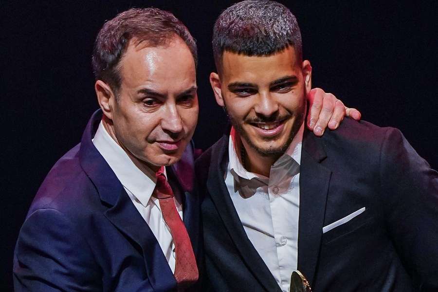 António Salvador com Diogo Casimiro, que recebeu o prémio de superação na Gala Legião de Ouro António Salvador com Diogo Casimiro, que recebeu o prémio de superação na Gala Legião de Ouro