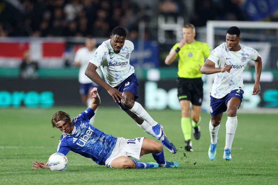 Inter revine de la 0-2 și pune o mână pe titlul din Serie A Inter revine de la 0-2 și pune o mână pe titlul din Serie A