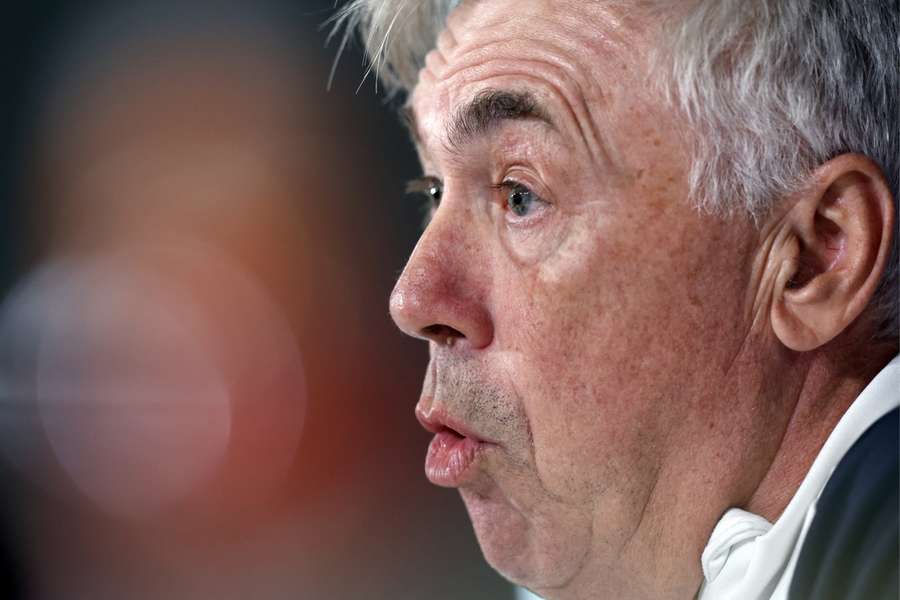 Carlo Ancelotti vai seguir no Real Madrid até 2026