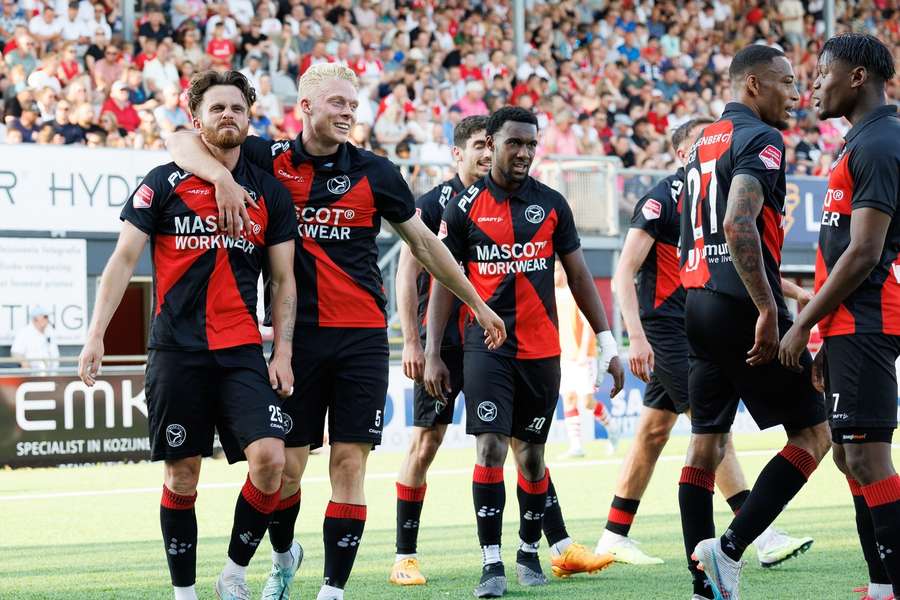 Almere City FC zrobiło różnicę w czwartym kwadransie meczu i awansowało do ERE
