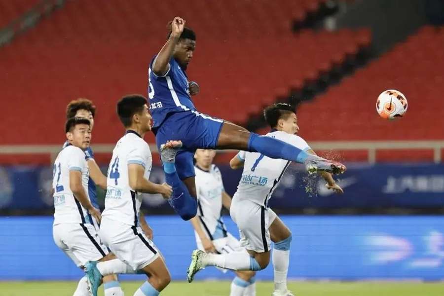 Trio brasileiro coloca Wuhan na liderança da Superliga Chinesa