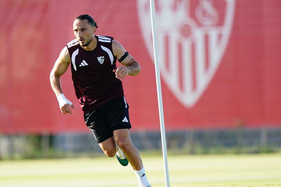 Giorgi Kochorashvili, en el entrenamiento del domingo con el Sevilla Giorgi Kochorashvili, en el entrenamiento del domingo con el Sevilla