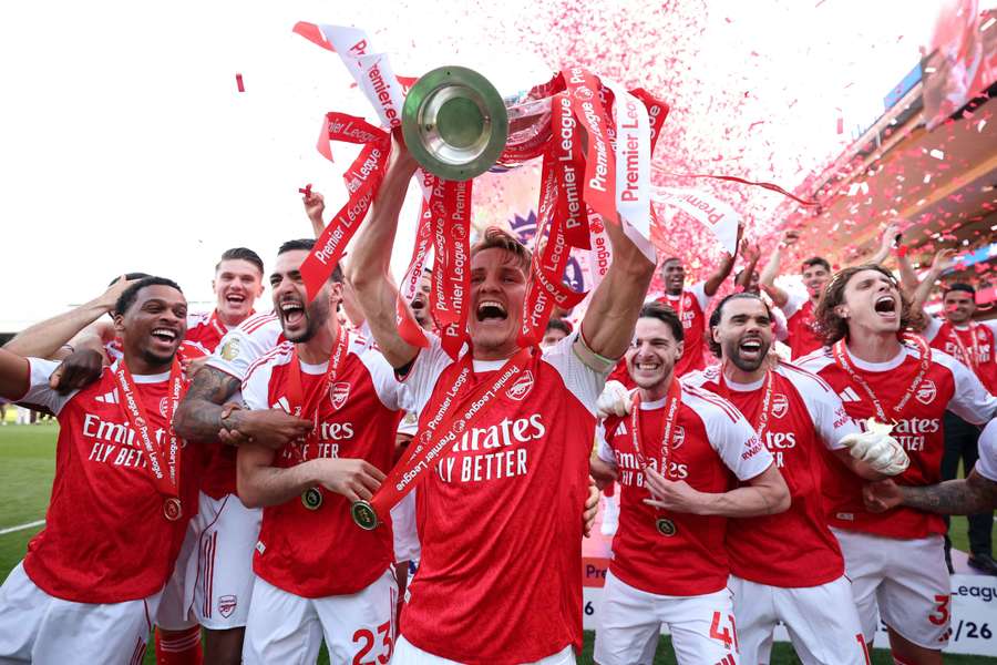 Arsenal je obhájcem titulu. Arsenal je obhájcem titulu.