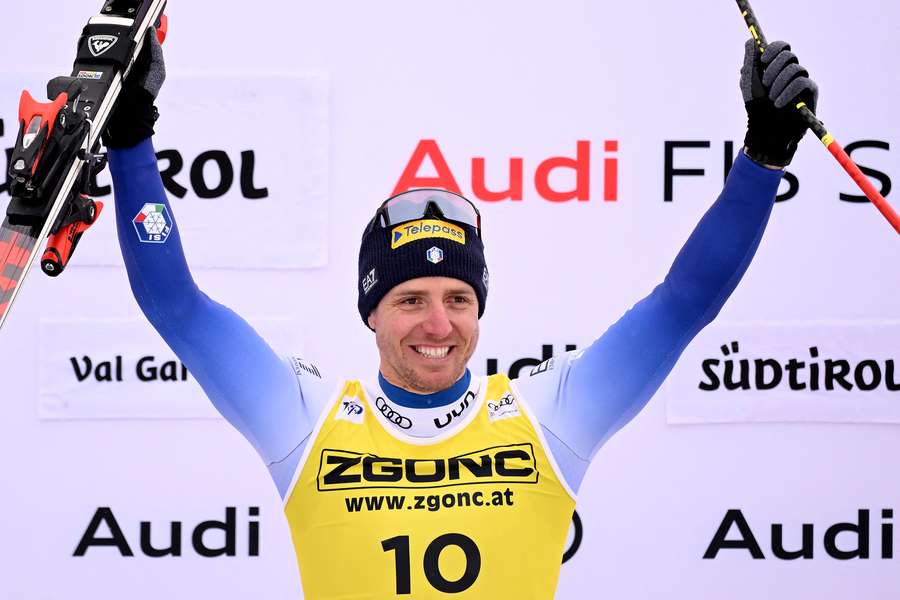 Mattia Casse festeggia la vittoria al super-G in Val Gardena