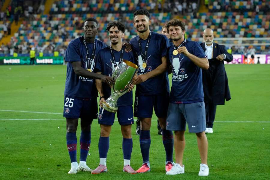 Nuno Mendes, João Neves e Vitinha nomeados para a Bola de Ouro