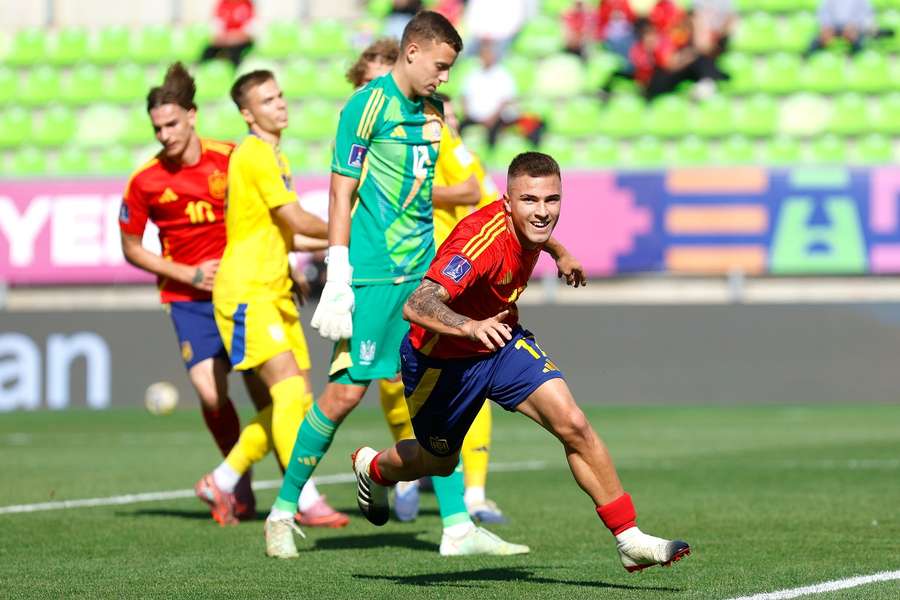 Pablo García celebra su gol ante Ucrania