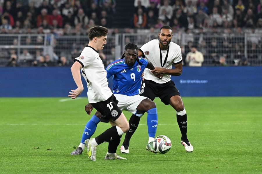 Nationalspieler Angelo Stiller (l.) scheut Vergleiche mit Toni Kroos.