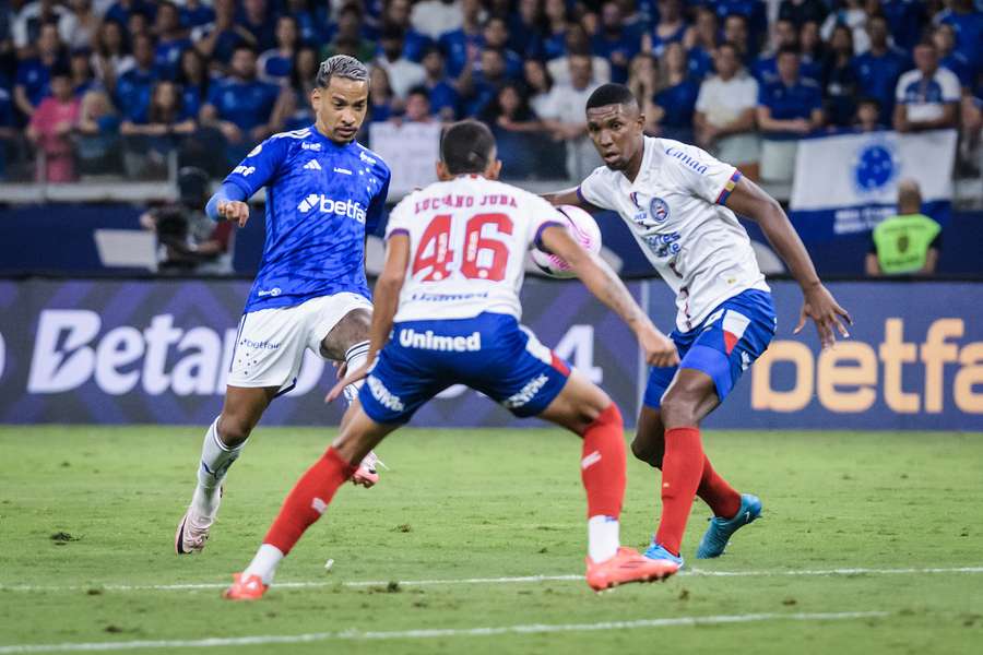 Cruzeiro e Bahia fizeram um jogo de múltiplas oportunidades no Mineirão