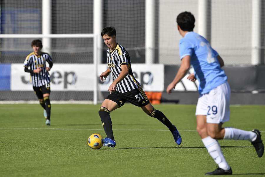 Javier Gil, central espanhol de 18 anos da Juventus