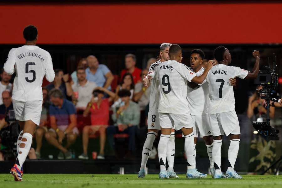 Jugadores del Real Madrid celebran el gol de Rodrygo Goes.