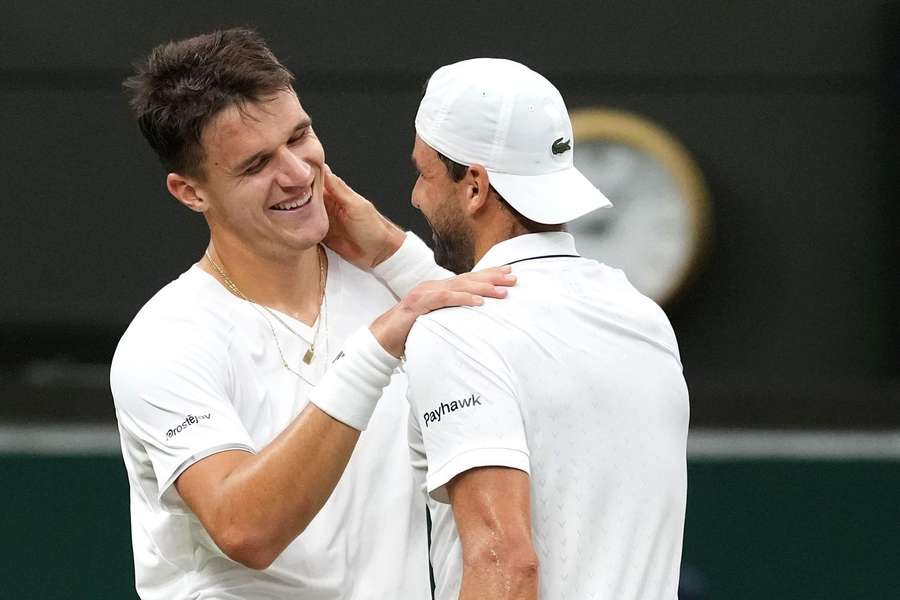 Grigor Dimitrov v přátelském rozhovoru s Jakubem Menšíkem. Grigor Dimitrov v přátelském rozhovoru s Jakubem Menšíkem.
