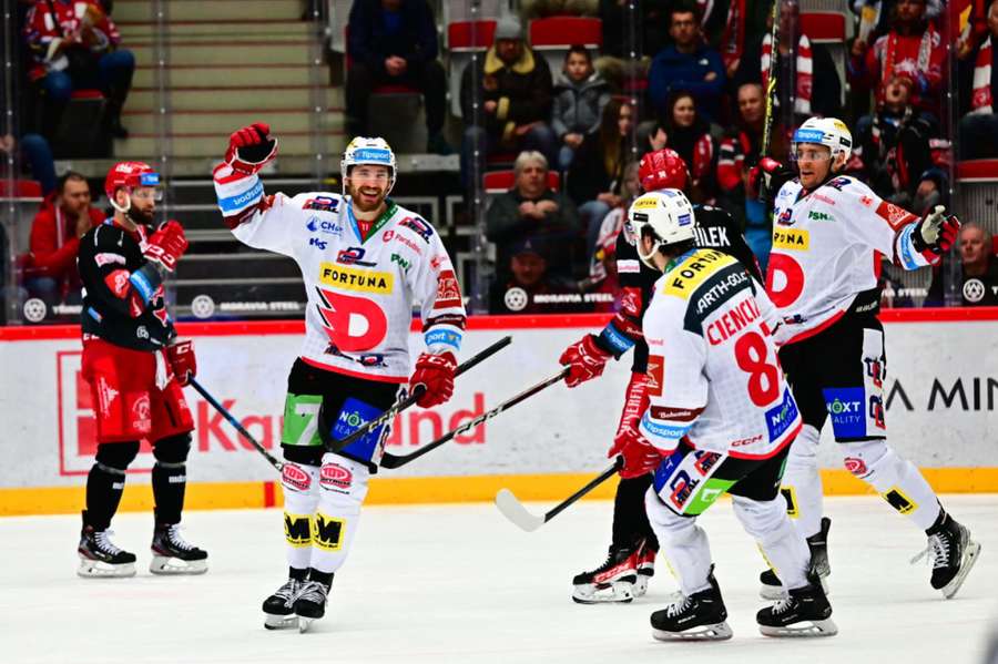 Pardubice uspěly pošesté v řadě, Kometa přehrála Budějovice a je zpět v elitní dvanáctce