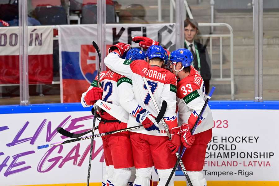 Čeští hokejisté hrají v prvním zápase se Slovenskem.