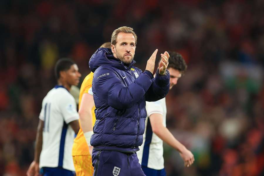 Harry Kane avançado e capitão da seleção inglesa