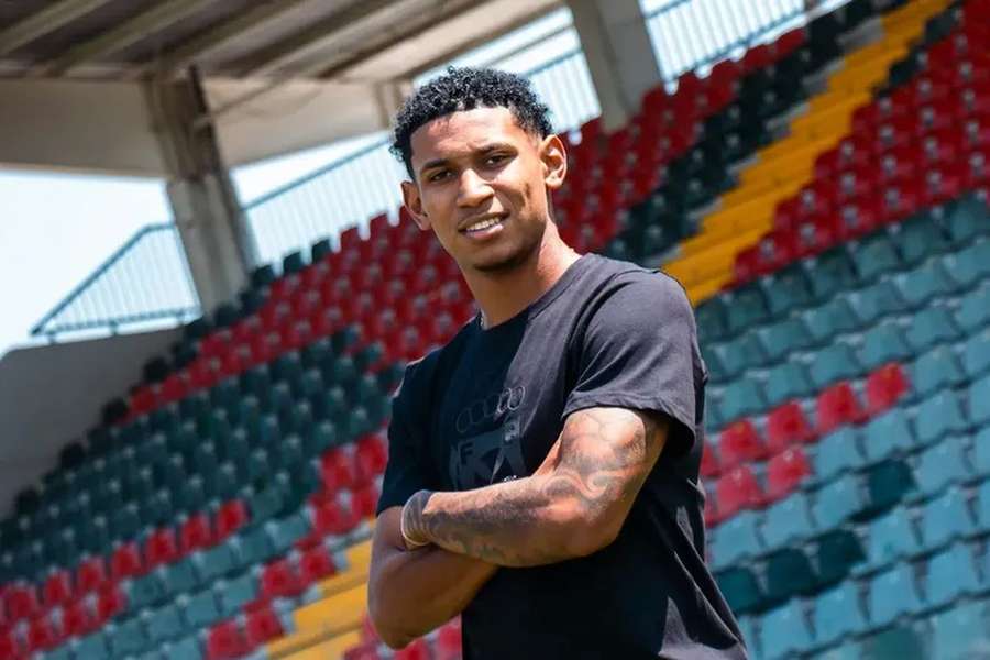 Fernandinho oficializado pelo Paços de Ferreira