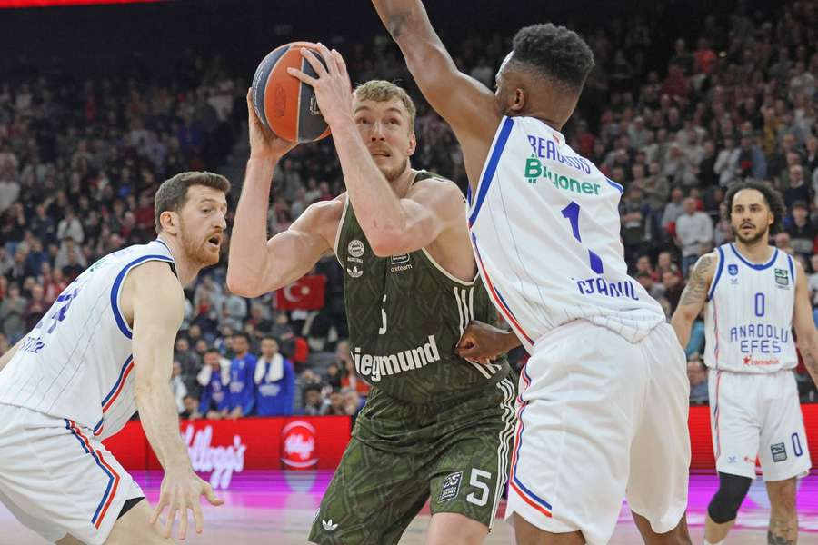Bayern verliert gegen Anadolu Efes.
