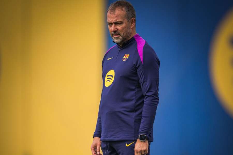 Hansi Flick, en un entrenamiento previo a recibir al Elche