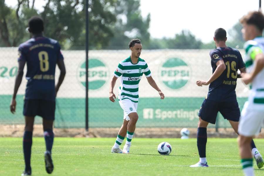 João Muniz ao serviço do Sporting B