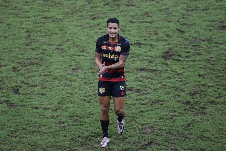 Roberto Rosales, en su última experiencia en el fútbol brasileño, en el Sport Recife