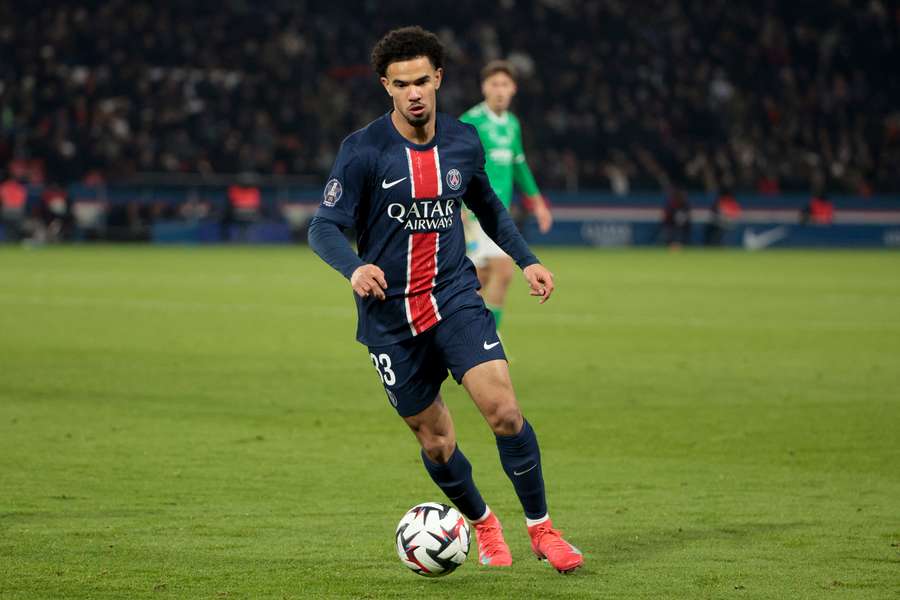 Warren Zaïre-Emery contra el Saint-Étienne el 12 de enero.