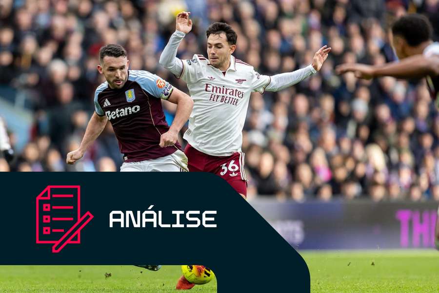 John McGinn, do Aston Villa, disputa a bola com Martín Zubimendi, do Arsenal