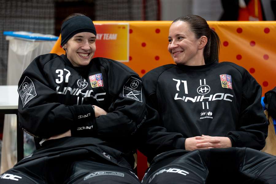 Jana Christianová (vlevo) a Nikola Příleská byly před pár týdny spolu v reprezentaci, nyní se utkají v bitvě o pozici nejlepšího týmu planety.