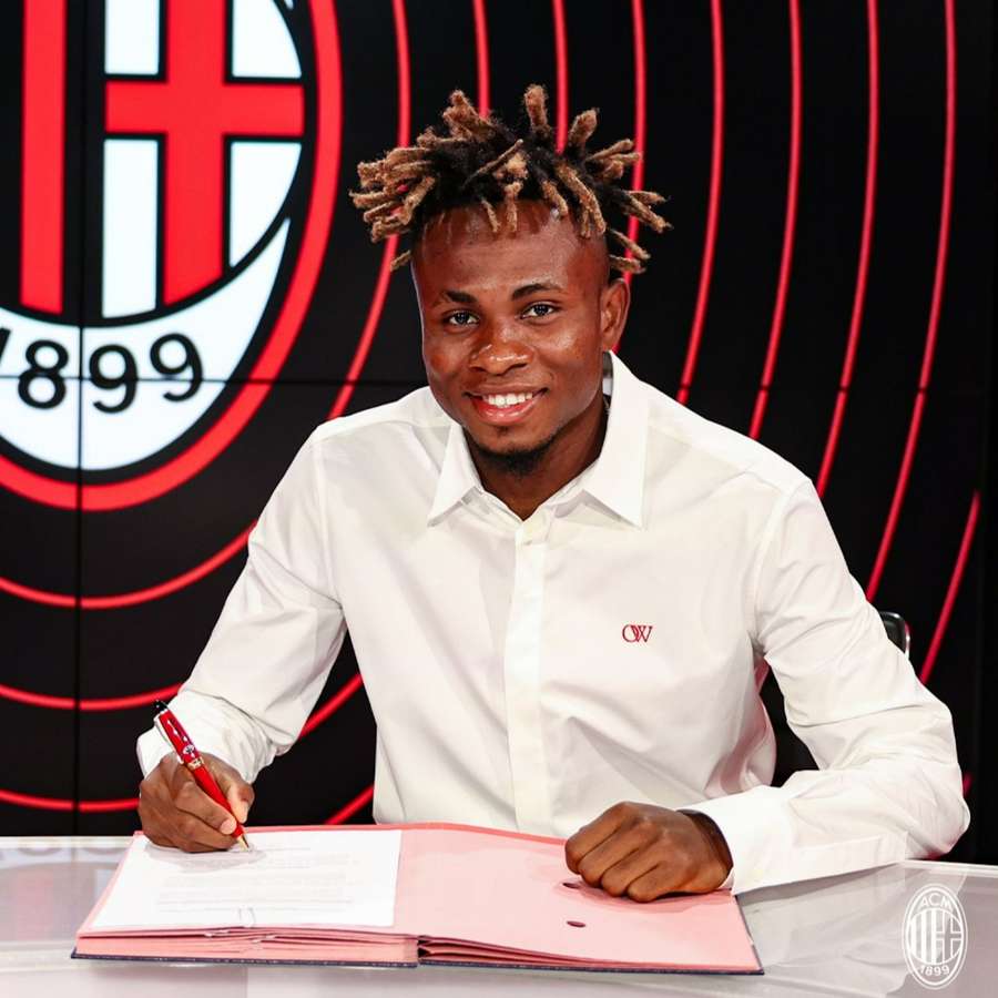 Chukwueze assinou por cinco anos com o Milan