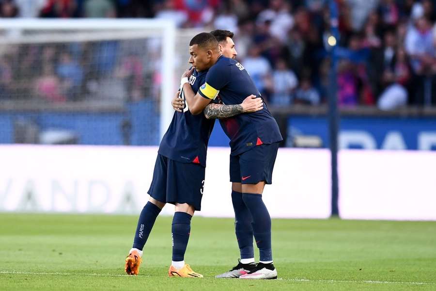 Mbappe și Messi, două dintre marile staruri ale planetei