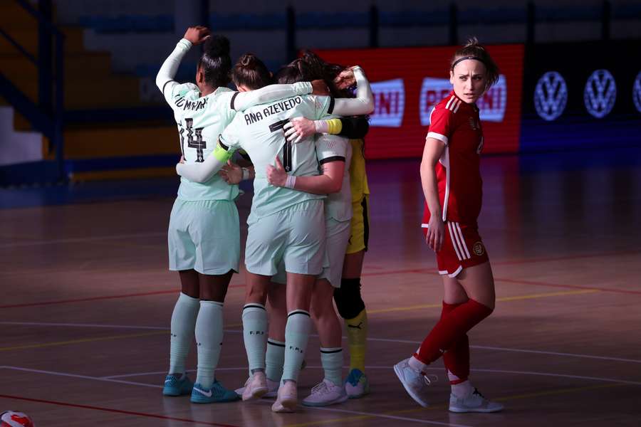 Portugal goleou a Hungria por 1-8 Portugal goleou a Hungria por 1-8