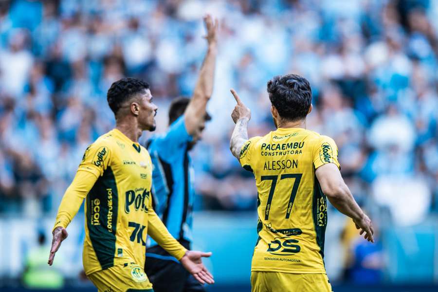 O gol do Mirassol foi questionado por uma suposta posição de impedimento O gol do Mirassol foi questionado por uma suposta posição de impedimento