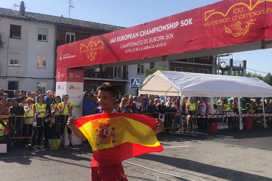Houssame Benabbou, campeón de Europa de 50 km en Sotillo de la Adrada