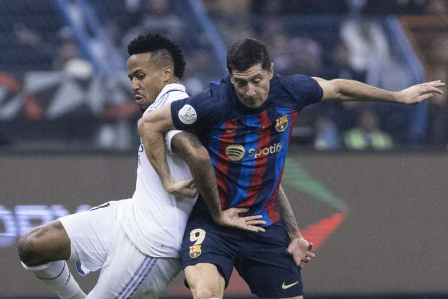 Barcelona e Real Madrid se enfrentam no domingo (19)