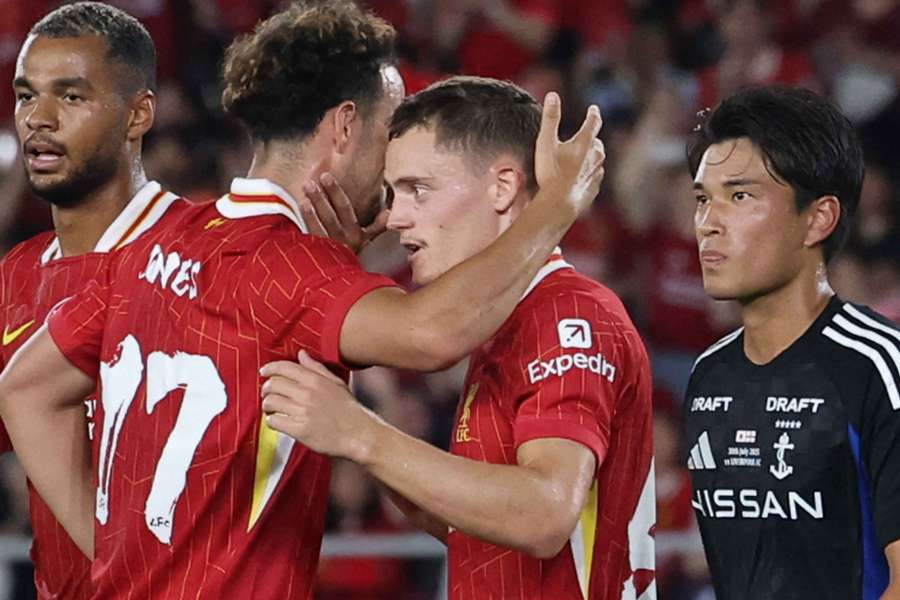 Wirtz es aplaudido por su primer gol con la camiseta del Liverpool