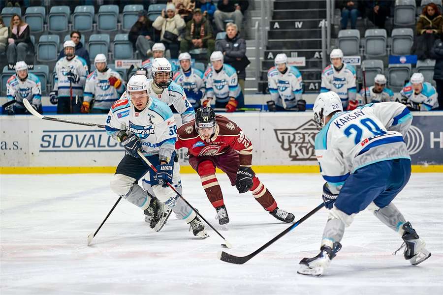Hokejisti Žiaru vyhrávajú v sérii s Dubnicou 1:0. Hokejisti Žiaru vyhrávajú v sérii s Dubnicou 1:0.
