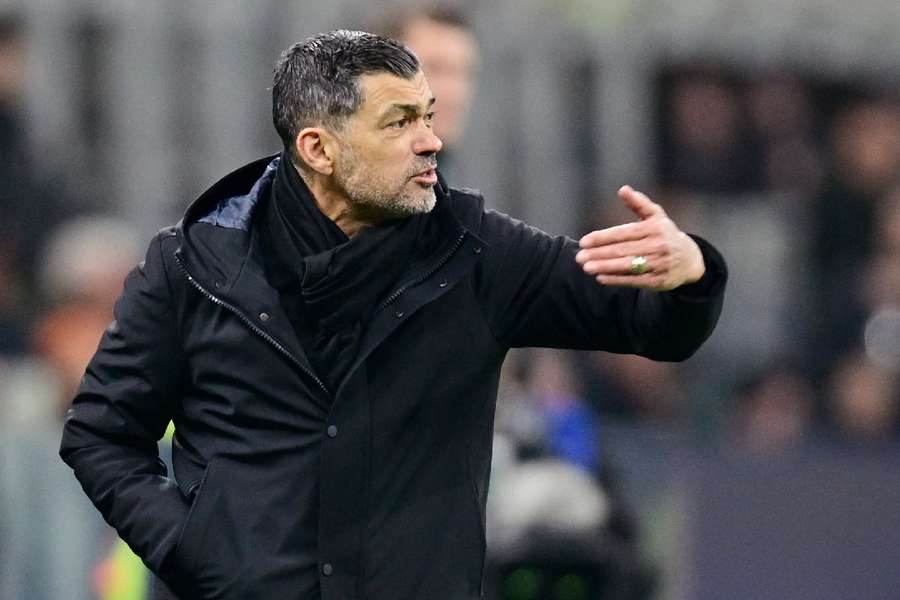 Conceicao giving orders to team