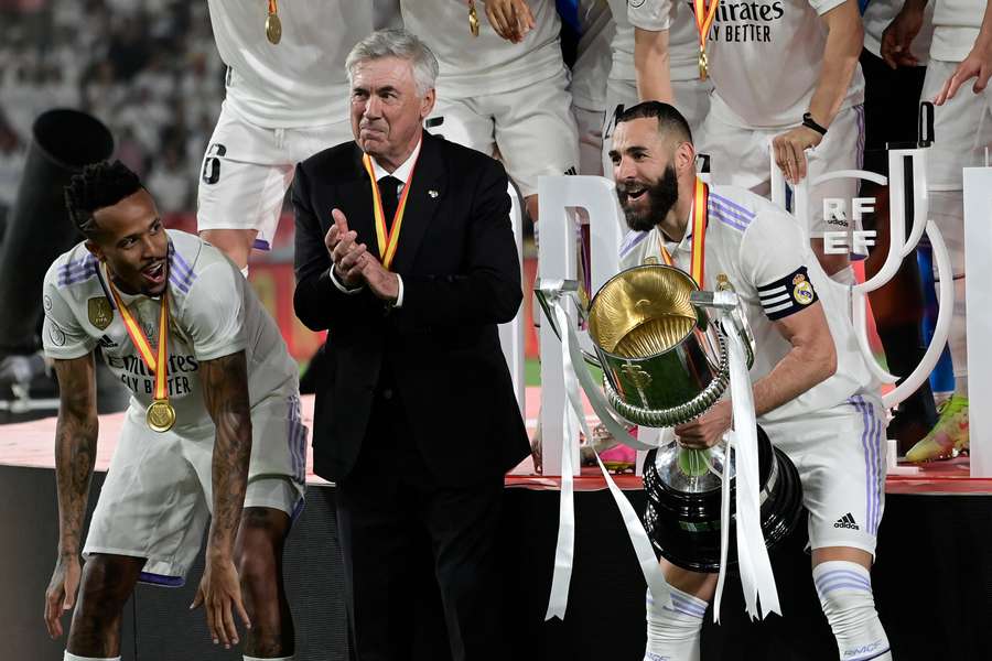 Ancelotti, com Benzema e Militão, à beira da conquista da Taça do Rei