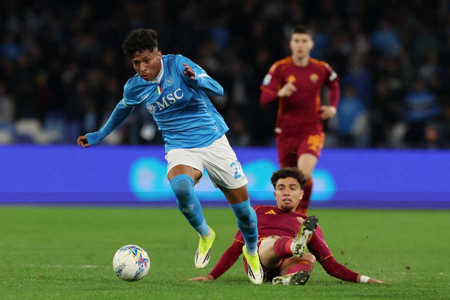 Neapol bere z duelu s AS bod. Neapol bere z duelu s AS bod.