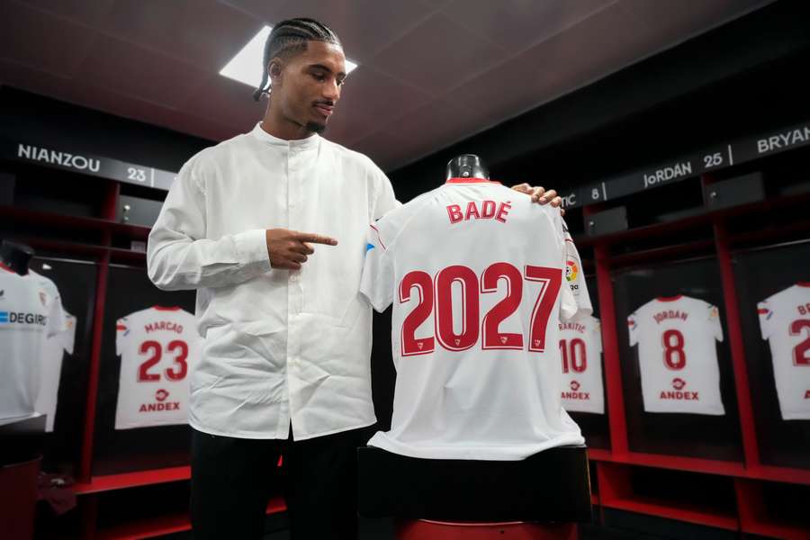 Loic Badé assinou até 2027