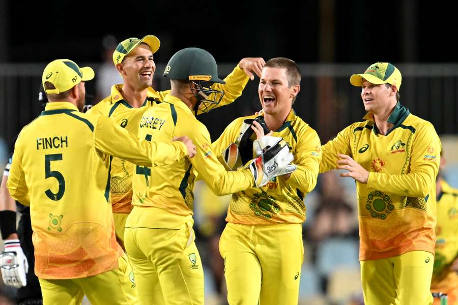 Australian Adam Zampa (2nd-R) celebrates his wicket of New Zealand's Trent Boult with teammates during their second ODI.