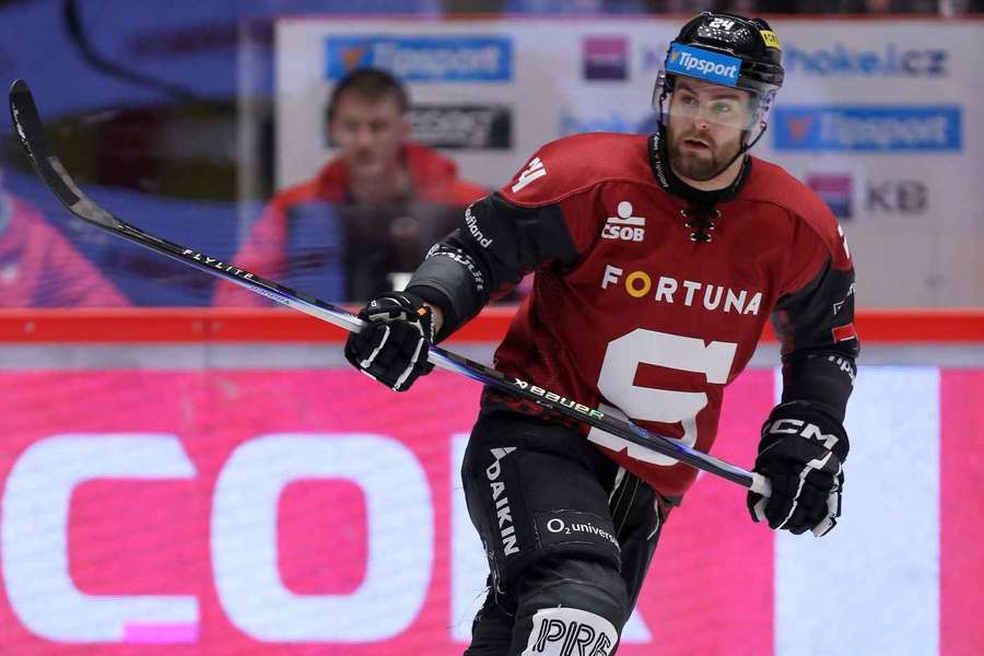 Irving nasázel během druhé sezony ve Spartě 21 gólů v základní části. Irving nasázel během druhé sezony ve Spartě 21 gólů v základní části.