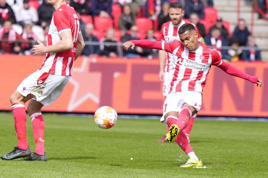 Allan SOusa var forskellen mellem AaB og Lyngby