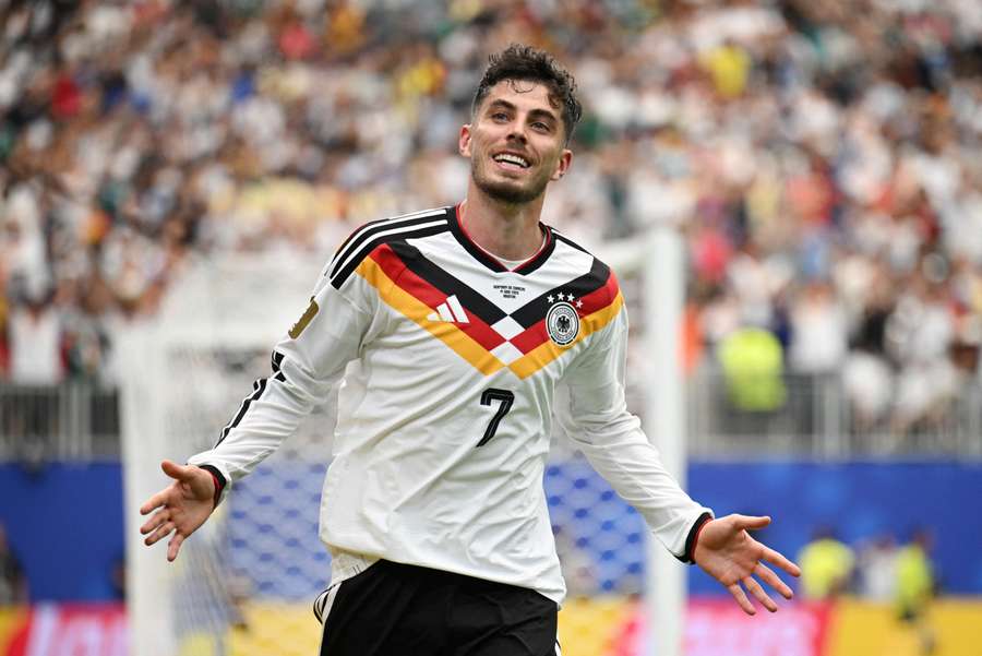 Adidas en rupture de la lettre "V" pour les maillots allemands Adidas en rupture de la lettre "V" pour les maillots allemands