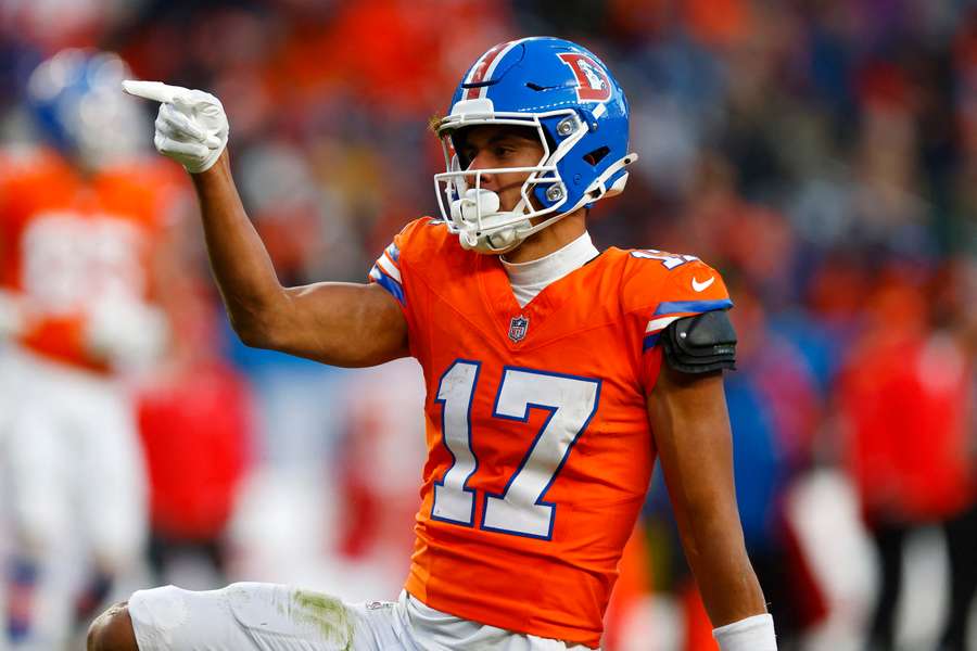 Broncos' Devaughn Vele celebrates a first down against the Chiefs (2025)
