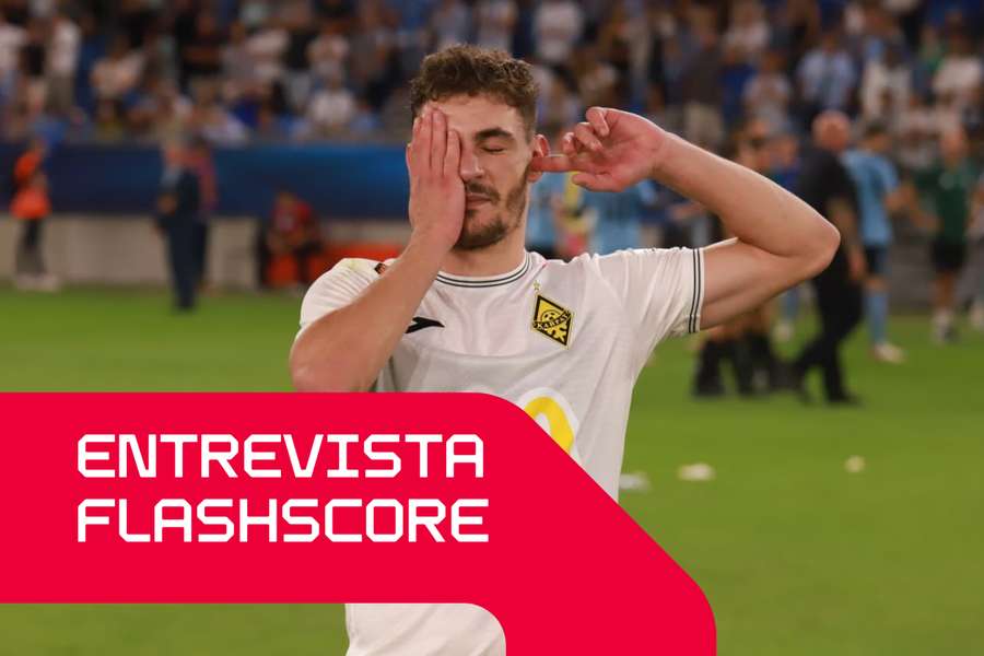 Jorginho celebra um golo com a camisola do Kairat Jorginho celebra um golo com a camisola do Kairat