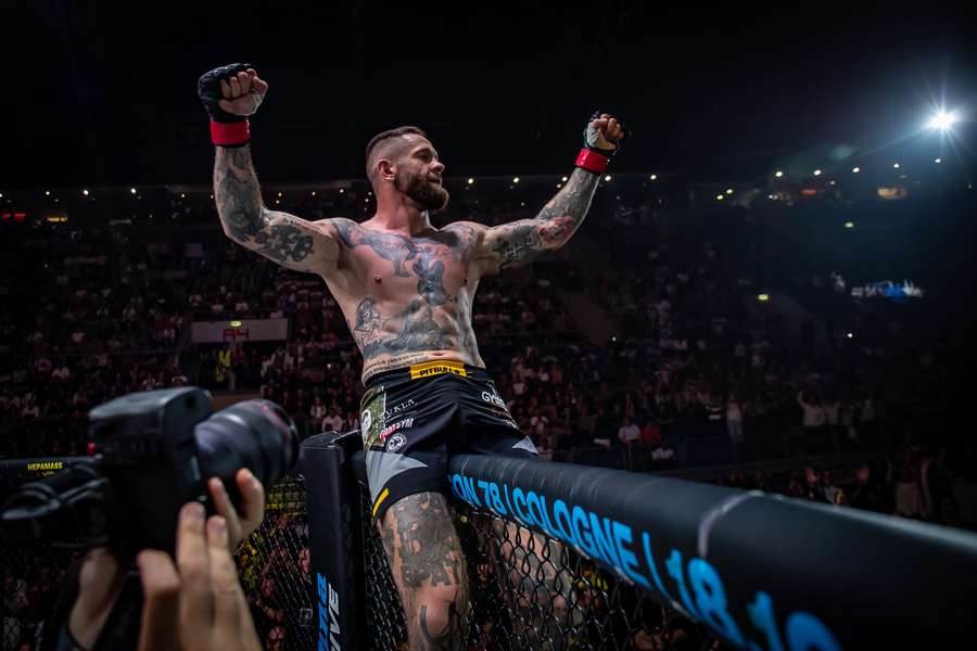 Vlasto Čepo si výkonmi vypýtal kontrakt s UFC. Vlasto Čepo si výkonmi vypýtal kontrakt s UFC.
