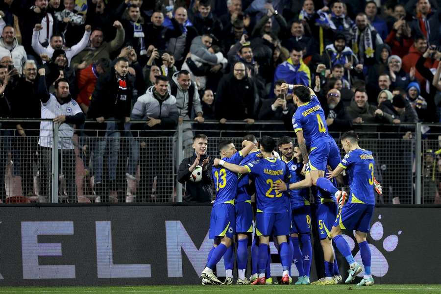 Bósnia ainda celebrou, mas acabou eliminada pela Ucrânia
