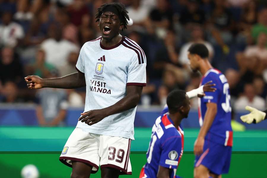 Brian Madjo fez seu primeiro gol em uma partida oficial pelo Aston Villa Brian Madjo fez seu primeiro gol em uma partida oficial pelo Aston Villa