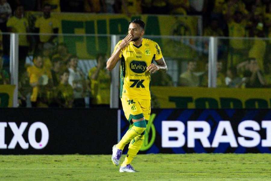 Reinaldo chegou a 13 gols no Brasileirão