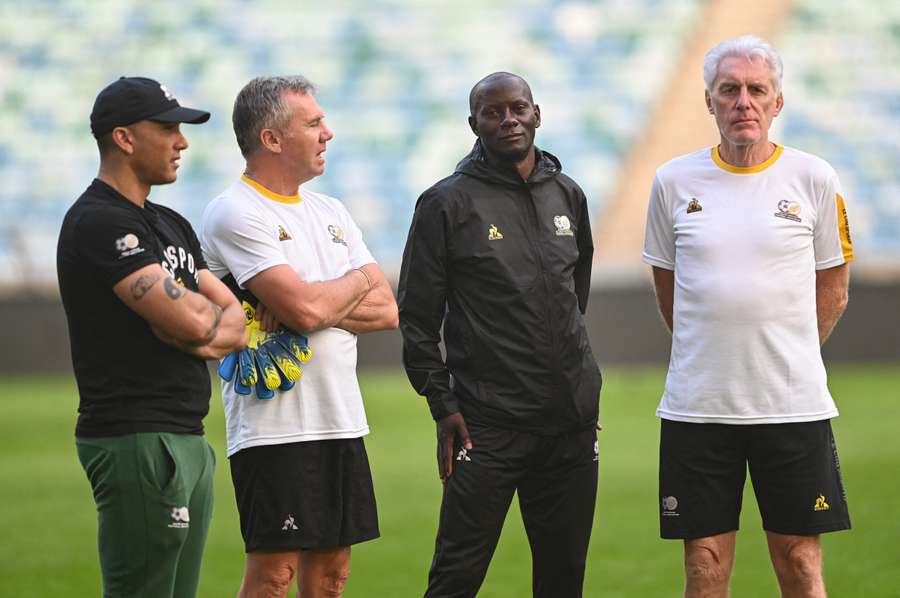Helman Mkhalele (second from the right) was in charge of the 3-2 win over Uganda in June 2021.